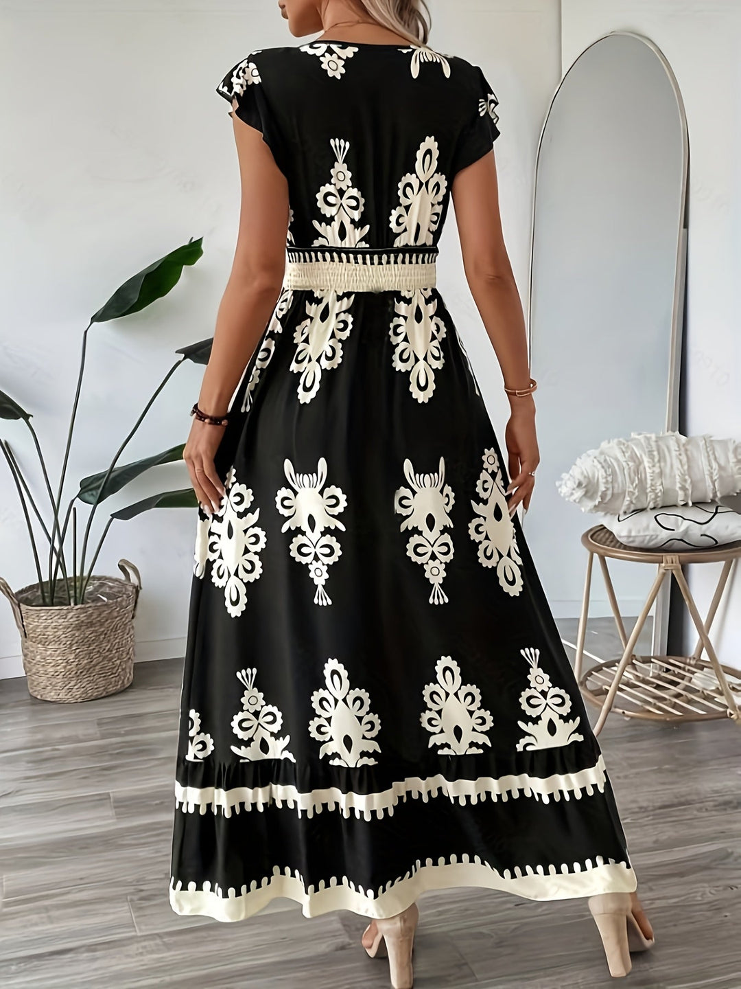 Botanical Breeze Maxi Dress With V-Neck 
