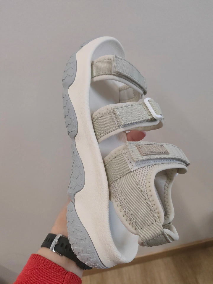 Comfortable adjustable fabric sandals